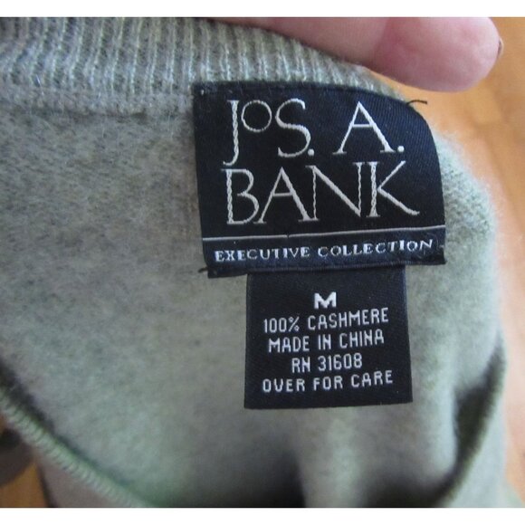 Jos A. Bank Executive Collection Mens Medium Gray Cashmere V-Neck Sweater - Picture 4 of 5